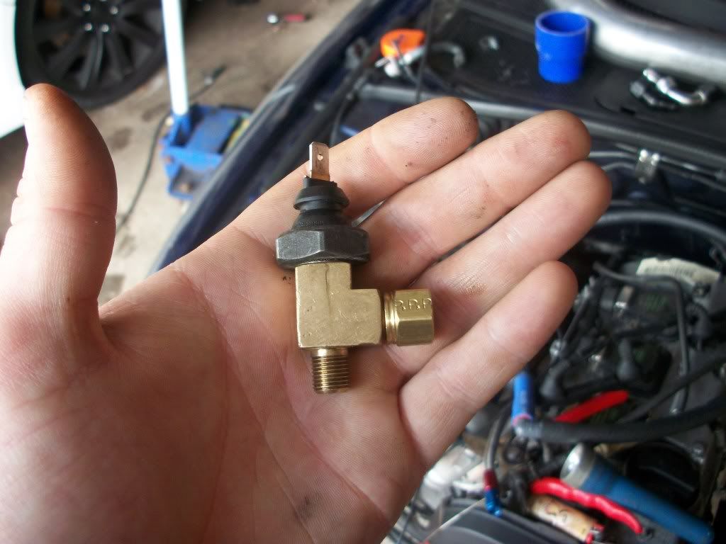 what is an oil pressure switch