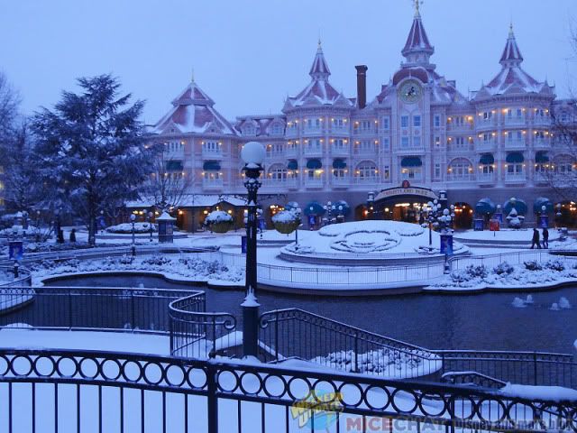 Record Snowfall turns Disneyland Paris into a Winter Wonderland