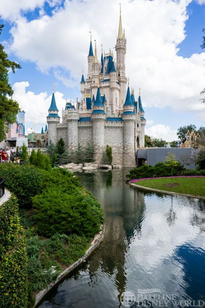 magic kingdom, Dateline Disney World &#8211; The Holidays Arrive at the Magic Kingdom